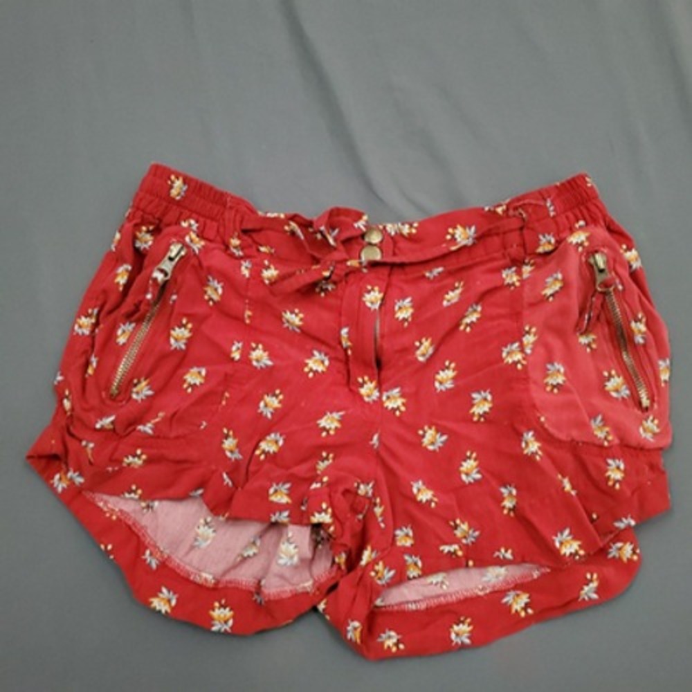 American Rag Cie Red Floral Boho Shorts Womens Medium Rayon Zipper Pockets